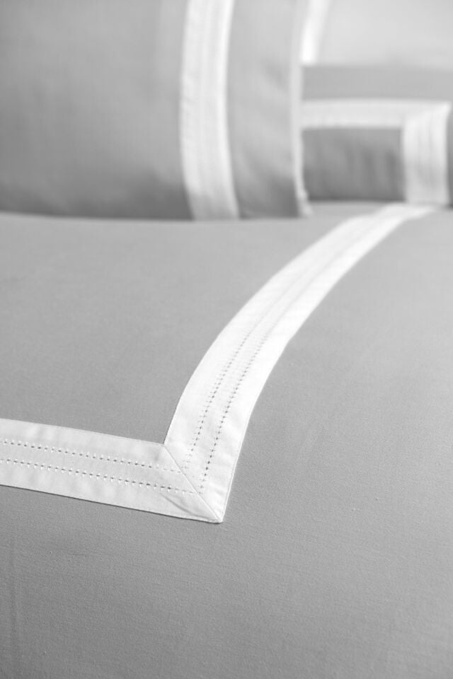 Buckingham XL Nevresim Takımı Pamuk Saten, Gri-Beyaz Renk, Modern Şerit Desenli, Lastikli Çarşaflı