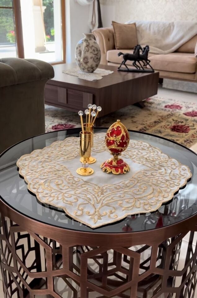 İpekset Maraş İşi Salon Örtü Takımı %100 Ödemiş İpeği Natural Gold Detaylı, El İşlemeli Tasarım